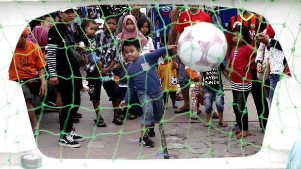 Serunya Karnaval Datsun di Pantai Losari
