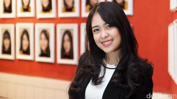 Isi Waktu Luang, Anin JKT48 Coba Belajar Flute