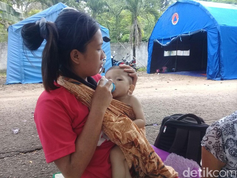 Bayi Alami Jantung Bocor di Tenda Pengungsian ini Butuh Bantuan Bayi Alami Jantung Bocor di Tenda Pengungsian ini Butuh Bantuan