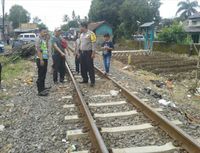 Pria Ini Selamat Setelah Tertabrak Kereta dan Terpental 7 Meter