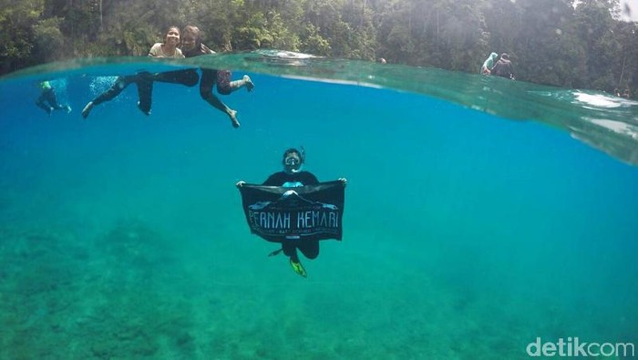Danau Labuan Cermin Danau Labuan Cermin