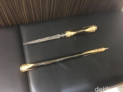 Koleksi Keris Bertahta Emas Milik Bos Pandawa Group