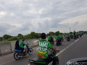 PJR dan Satpol PP Kawal Bonek Bermotor di Jalan Tol Menuju Stadion GBT