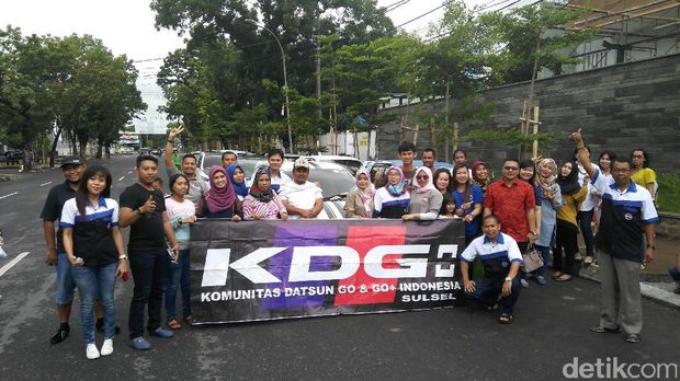 Serunya Karnaval Datsun di Pantai Losari
