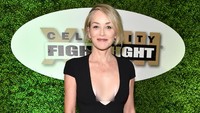Sharon saat menghadiri acara Celebrity Fight Night di Arizona, AS pada Sabtu (18/3/2017) waktu setempat. Frazer Harrison/Getty Images for Celebrity Fight Night