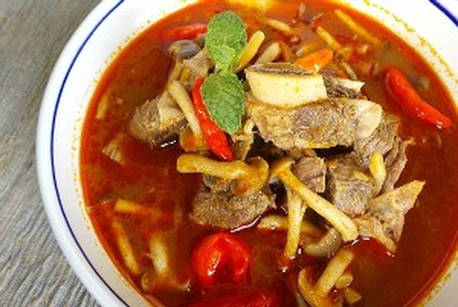 Hari Ini Enaknya Bikin Sup Iga atau Tom Yam Iga yang Gurih