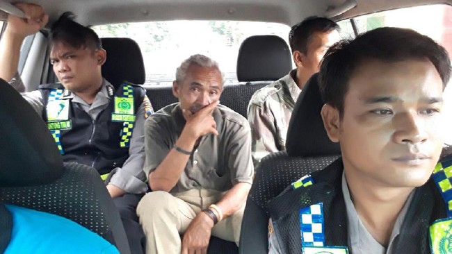 Nasib Orang Gila Korban Hoax Culik Anak: Dihajar dan Tewas Dihakimi Nasib Orang Gila Korban Hoax Culik Anak: Dihajar dan Tewas Dihakimi