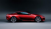 Di Jepang, Lexus LC ditawarkan dengan versi mesin bensin dan hybrid.