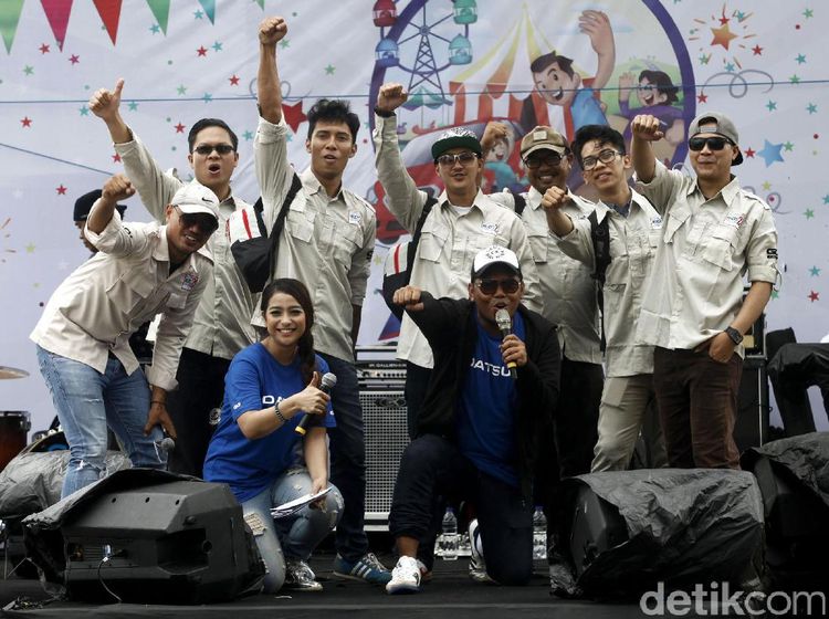 Warga Makassar Berpesta di Karnaval Datsun