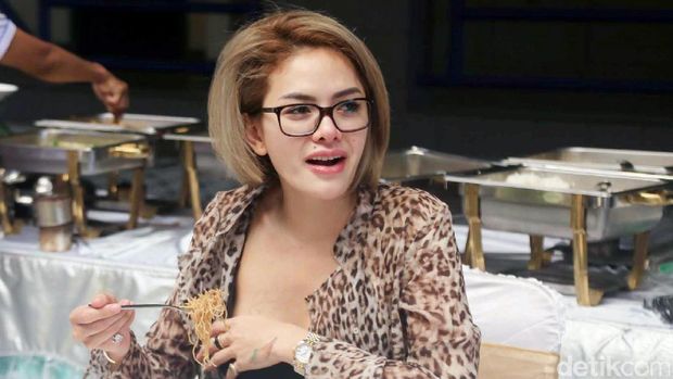 Andhika Mahesa Bebas, Mulan Jameela Jualan Cilok