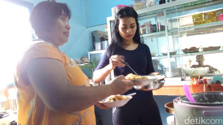 Ini Alasan Ita si Cantik Pelayan Warung Tinggalkan Dunia Artis Ini Alasan Ita si Cantik Pelayan Warung Tinggalkan Dunia Artis