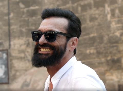 25 Tahun Jadi Gelandangan, Pria Ini Di-<i>Makeover</i> Jadi Keren