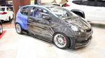 Honda Jazz Bergaya Mobil Balap