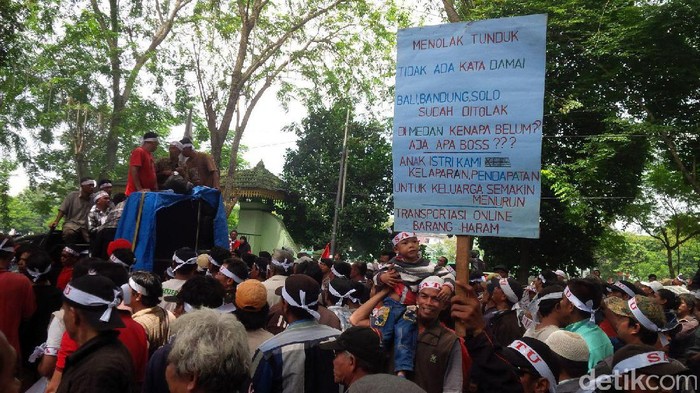 Pengemudi Becak Motor di Medan Demo Lagi