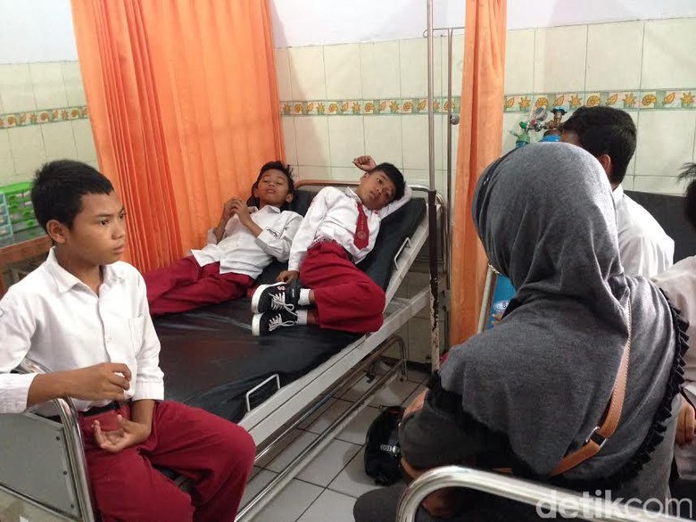 Siswa SD di Jember Mual dan Muntah Diduga Keracunan Permen Siswa SD di Jember Mual dan Muntah Diduga Keracunan Permen