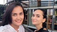 Ia pun menetap dan memulai kariernya di tanah air. (Dok. Instagram/senklotta)