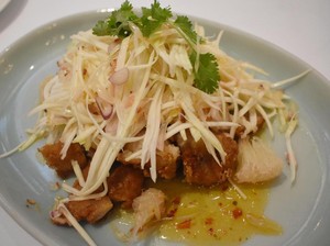 Mencicip Salad Putri Dewi dan Pisang Bakar Keju di Plataran Menteng