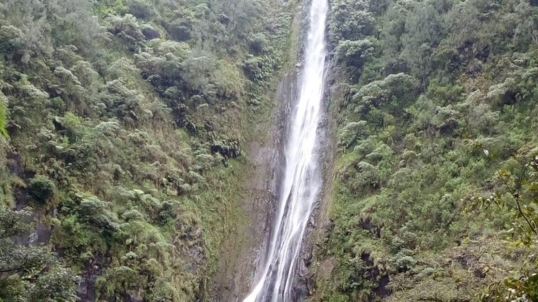  Air  Terjun  Sedudo  Berubah Jadi  Hitam Ini Dugaan Penyebabnya