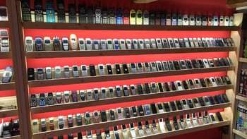 Tentu masih banyak jenis ponsel jadul lain yang patut dibangkitkan kembali oleh penggemar. Bagaimanapun, ponsel di masa lalu memang banyak meninggalkan nostalgia di samping bentuknya yang beragam dan kadang unik. Foto: Facebook