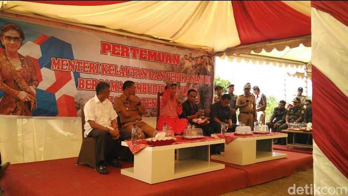 Peringatan Susi: Sampah Plastik Jangan Dibuang ke Laut