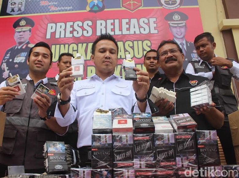 Home Industry Rokok Ilegal di Tanggulangin Digerebek Home Industry Rokok Ilegal di Tanggulangin Digerebek