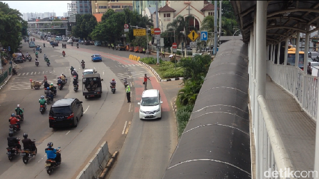 Ada Proyek DDT di Matraman, Polisi Berlakukan Sistem Contraflow
