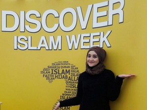 Cerita Hijabers Indonesia yang Ajari Mahasiswi Inggris Berjilbab