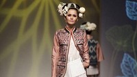 Senk Lotta memulai dunia modelling sejak usia 14 tahun di Uzbekistan hingga akhirnya ke Indonesia. (Dok. Instagram/senklotta)