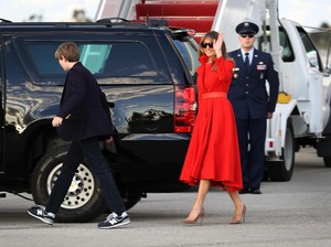 Muncul Petisi untuk Mendesak Melania Trump Cepat Pindah Ke Gedung Putih
