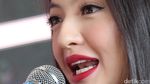 Bibir Merah Raline Shah