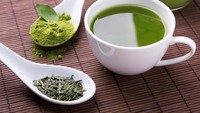 Teh hijau berantioksidan tinggi, sehingga segala jenis racun dan kotoran dalam tubuh bisa dilenyapkan dengan mengonsumsinya. Salah satunya asam urat berlebih dalam tubuh seseorang. (Foto: Thinkstock)