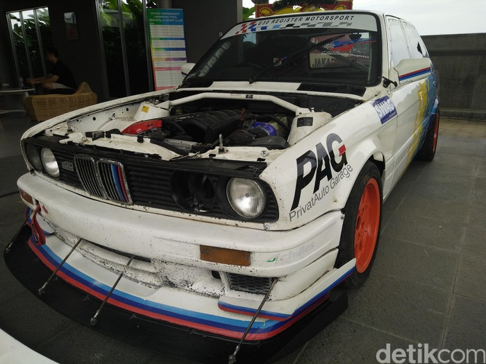 Mobil Balap BMW Ini Dirakit dari Hasil Sumbangan
