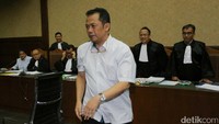 Terkait dengan kasus itu, Presiden Jokowi menegaskan penegakan hukum yang adil terhadap siapa pun. Jokowi mengaku tetap menghormati penanganan hukum kasus dugaan suap Kasubdit Ditjen Pajak Handang Soekarno yang menyeret nama adik iparnya, Arif Budi Sulistyo.