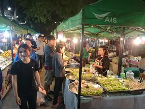 Yuk Belanja Oleh-oleh di Pasar Terbesar Udon Thani, Thailand