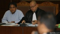 Arif mengaku tak tahu menahu kelanjutan dari masalah pajak PT EKP setelah memberikan dokumen tersebut ke Handang. 