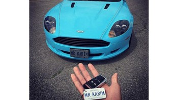 Di jejaring media sosial itu, bertebaran Baratov tengah berpose di depan berbagai mobil mewah, yang menggunakan plat nomor sesuai namanya. Foto: Internet