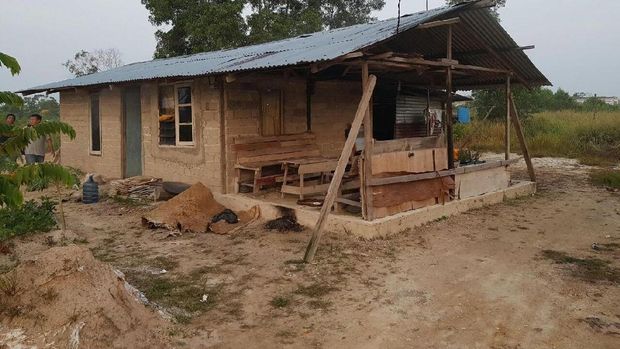 Ling Ling disekap penculik selama sebulan di sebuah gubuk di desa terpencil Batam.