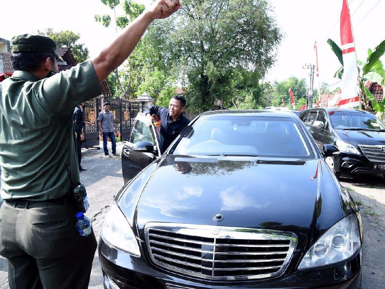 Mobil Kepresidenan yang Dipinjamkan ke SBY Dikembalikan ke Istana Mobil Kepresidenan yang Dipinjamkan ke SBY Dikembalikan ke Istana