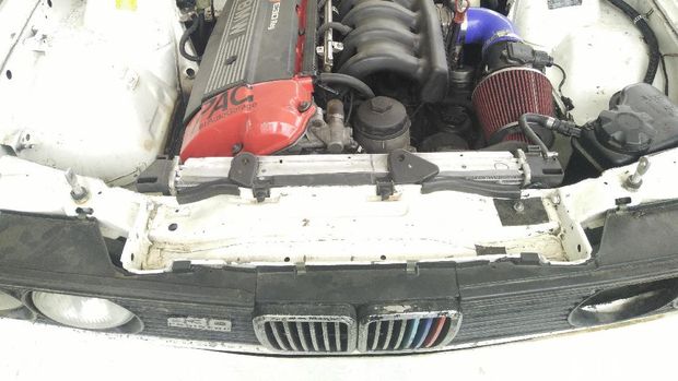 Mobil Balap BMW Ini Dirakit dari Hasil Sumbangan