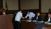 Tujuannya agar Handang Soekarno mempercepat penyelesaian permasalahan pajak yang dihadapi oleh PT EKP yaitu terkait pengajuan pengembalian kelebihan pembayaran pajak (restitusi), Surat Tagihan Pajak Pajak Pertambahan Nilai (STP PPN), Penolakan Pengampunan Pajak (tax amnesty).