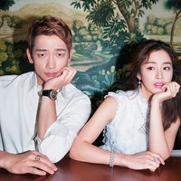 Pasangan Rain dan Kim Tae Hee juga menyita perhatian publik di 2017. Keduanya juga menghebohkan penggemar di Indonesia ketika bulan madu di Bali dan Sumbawa awal tahun ini. Apalagi Kim Tae Hee juga telah melahirkan anak pertama bulan Oktober lalu. Foto: dok. Harpers Bazaar Korea