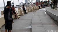 Pedestrian yang nyaman semakin membuat warga betah berlama-lama.
