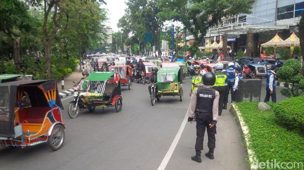 Pengemudi Becak Motor di Medan Demo Lagi