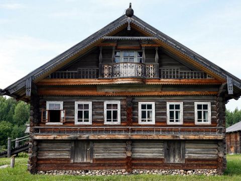 Rumah asli Rusia dibangun tanpa paku (Maxim Shemetov/Reuters)
