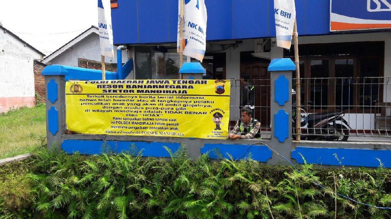 Polisi di Banjarnegara Imbau Warga Tak Asal Serang Orang Gila Polisi di Banjarnegara Imbau Warga Tak Asal Serang Orang Gila
