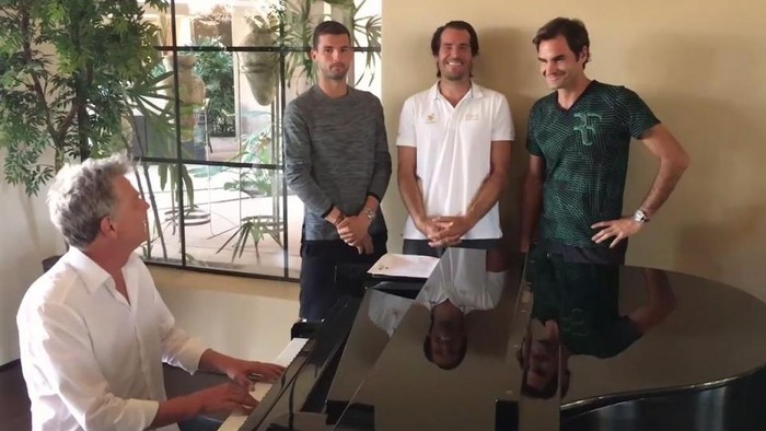 Ketika Federer dan Personel Backhand Boys Lantunkan Hard To Say Im Sorry