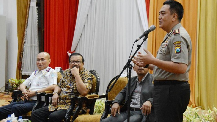 Sikapi Angkutan Online, Sopir Angkot Surabaya Bertemu Gubernur