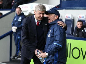 Tony Pulis: Wenger Bilang Akan Bertahan di Arsenal