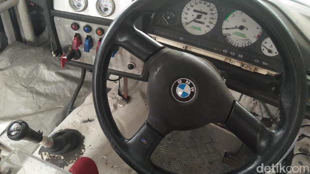  Mobil Balap BMW  Ini Dirakit dari Hasil Sumbangan