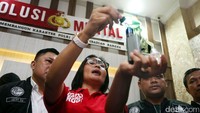 Kasat Narkoba Polres Jaksel Kompol Vivick Tjangkung mengatakan, cara pemakaiaannya sama dengan menggunakan vape biasa dengan meneteskan cairan liquid tersebut. Efek yang dirasakan oleh penghisap vape tersebut sama dengan efek narkoba jenis ganja.